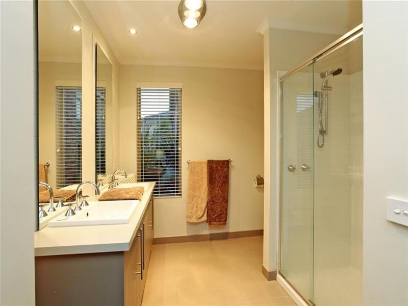 49 Vista Way, South Morang VIC 3752