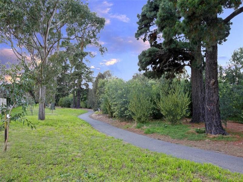 10 Moreton Crescent, Bundoora VIC 3083