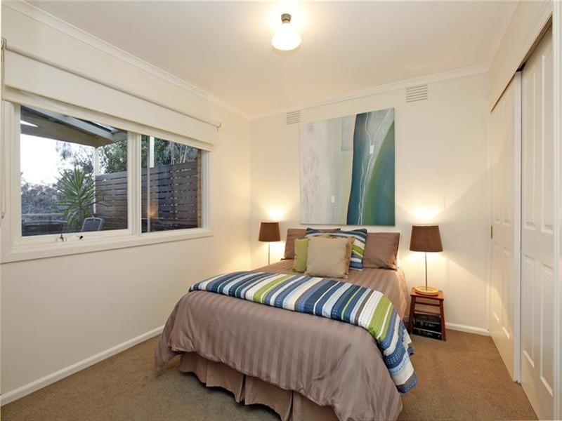 8 Middleton Street, Watsonia North VIC 3087