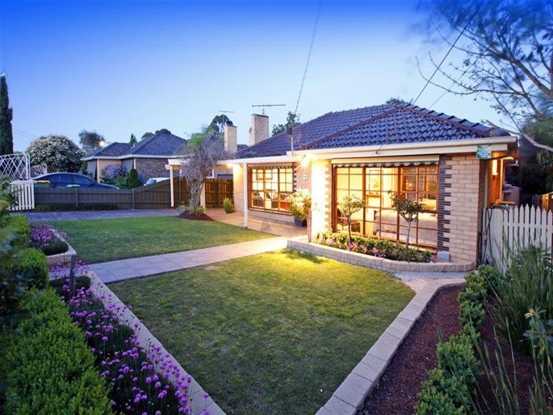 8 Middleton Street, Watsonia North VIC 3087