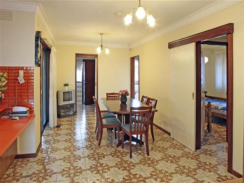 2 Edgewood Close, Thomastown VIC 3074