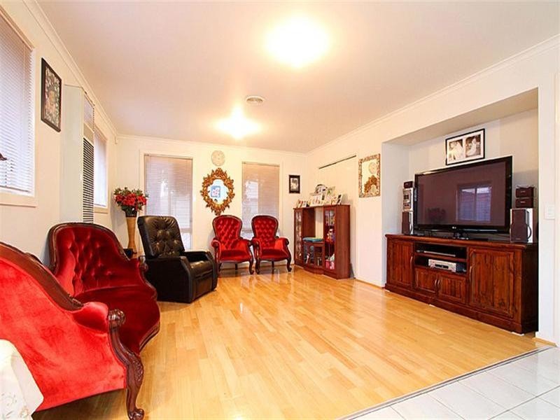 2/7 Chenies Street, Reservoir VIC 3073