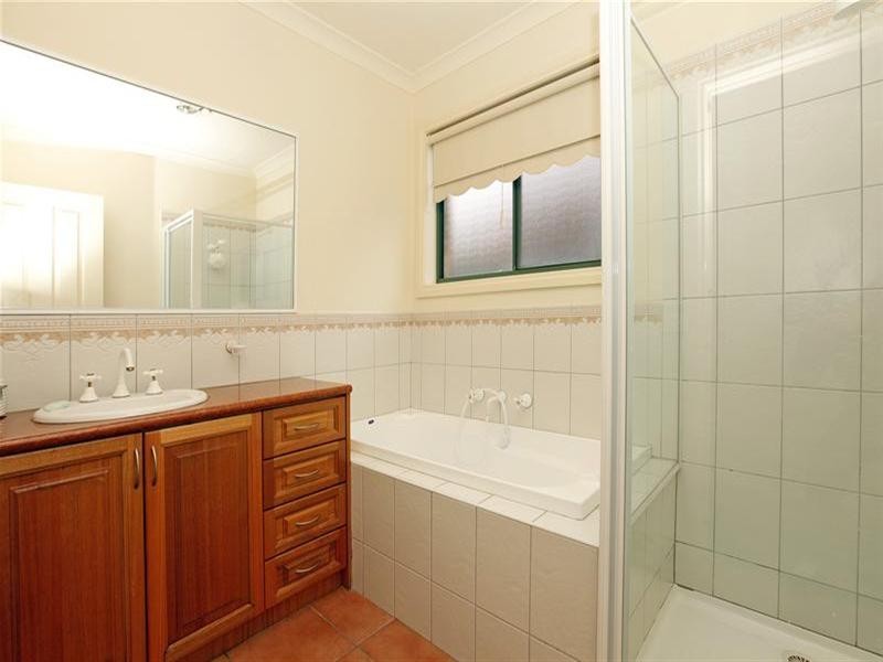 2 Pretty Valley Grove, South Morang VIC 3752