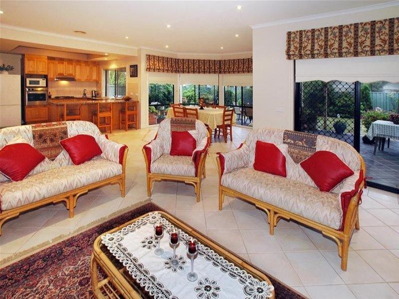 12 Bottlebrush Drive, Mill Park VIC 3082