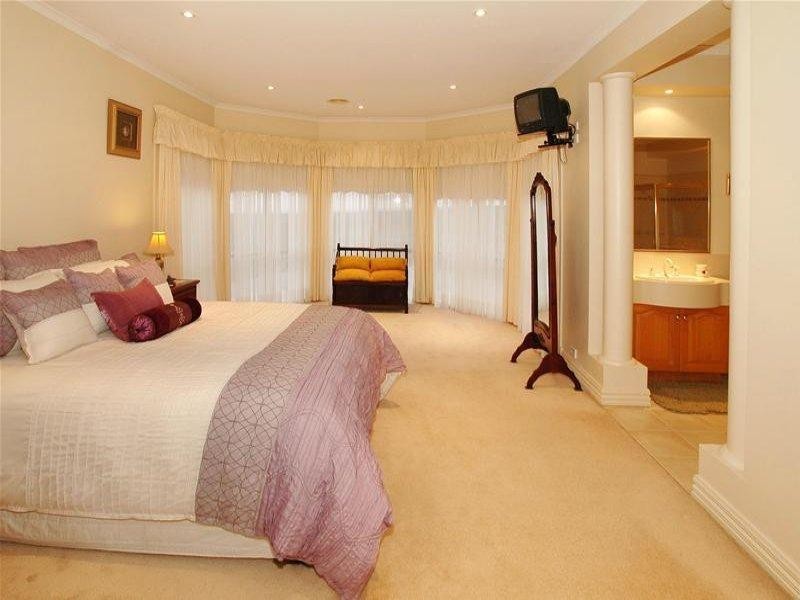 12 Bottlebrush Drive, Mill Park VIC 3082