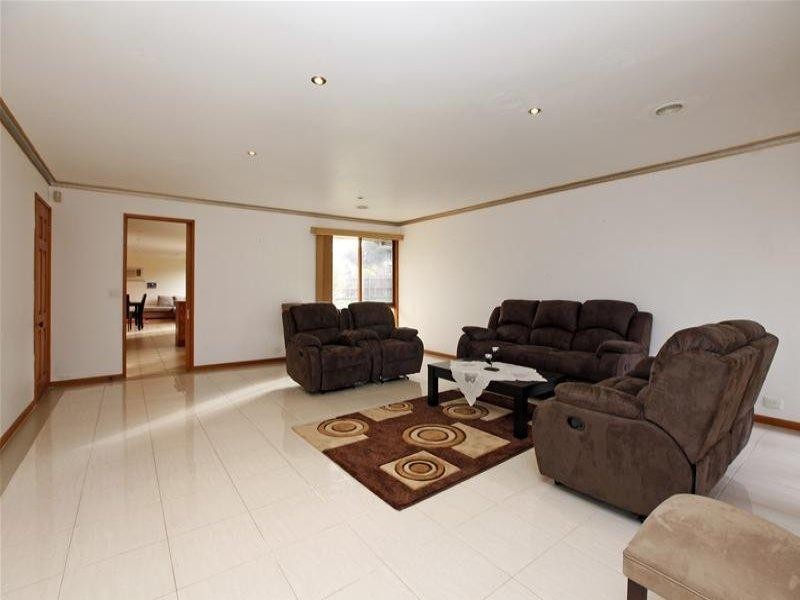 6 Royston Close, Mill Park VIC 3082