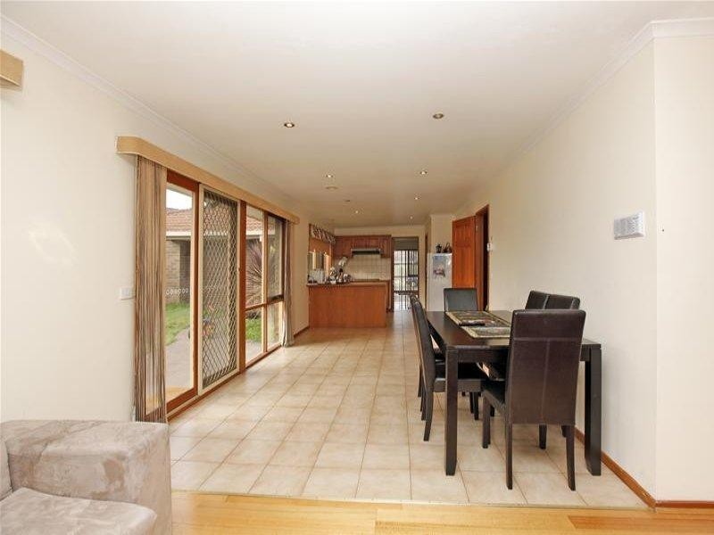 6 Royston Close, Mill Park VIC 3082