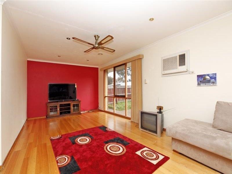 6 Royston Close, Mill Park VIC 3082