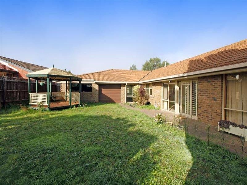 6 Royston Close, Mill Park VIC 3082