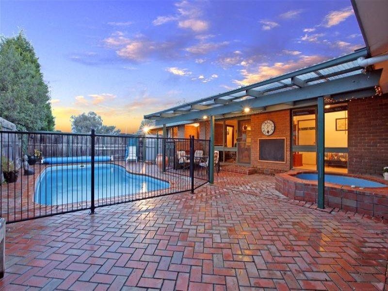 1 Bernborough Place, Mill Park VIC 3082