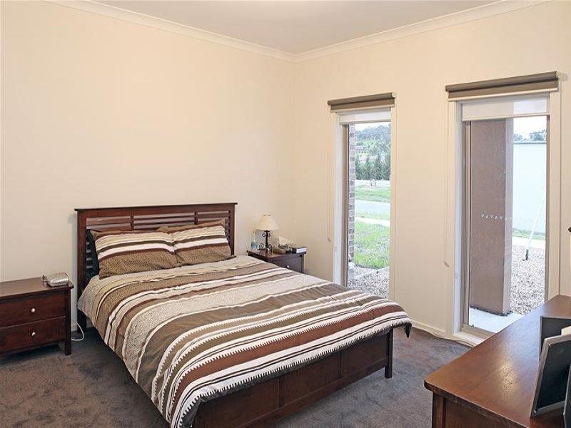 298 The Lakes Boulevard, South Morang VIC 3752