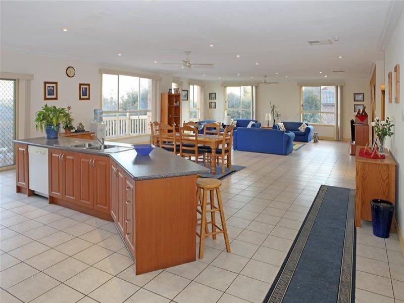 11 Lyons Rise, South Morang VIC 3752