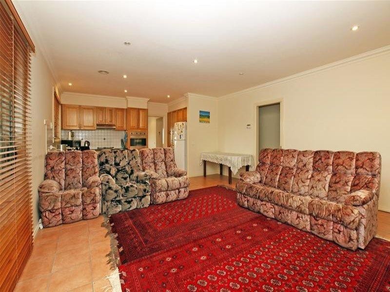 2 Pretty Valley Grove, South Morang VIC 3752