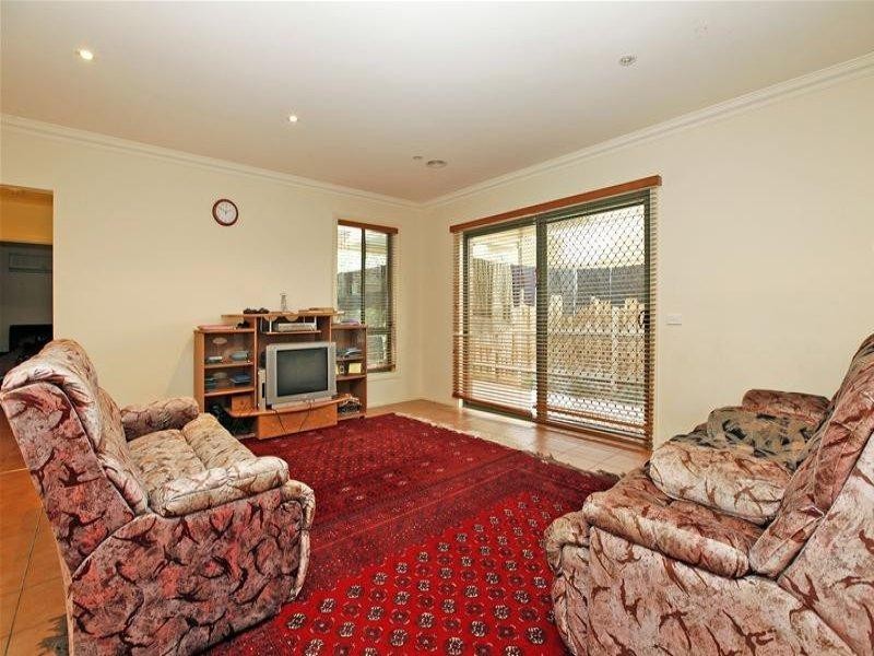 2 Pretty Valley Grove, South Morang VIC 3752