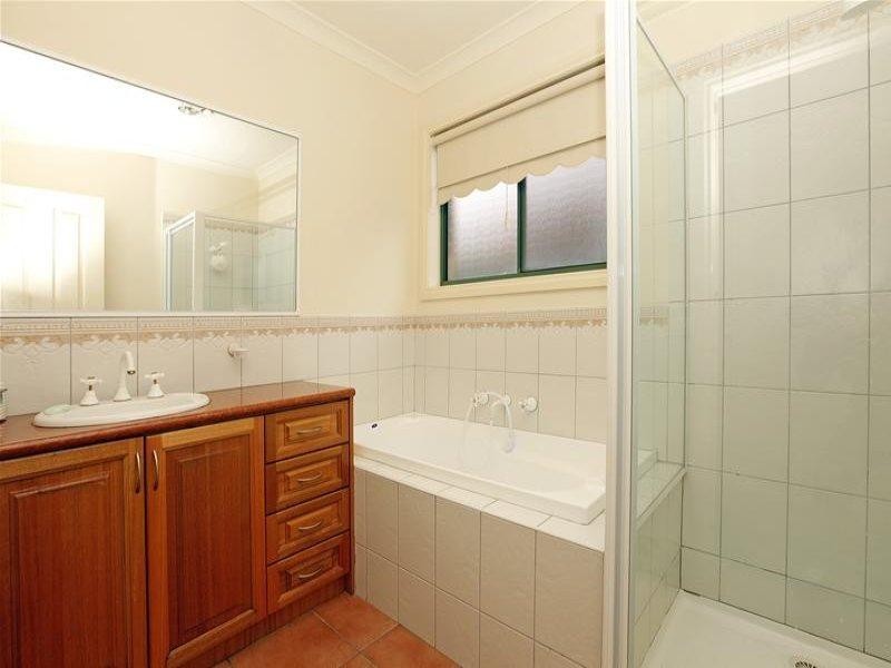 2 Pretty Valley Grove, South Morang VIC 3752