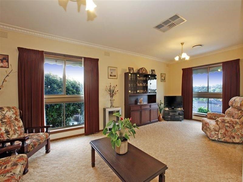 12 Kurrajong Crescent, Watsonia North VIC 3087