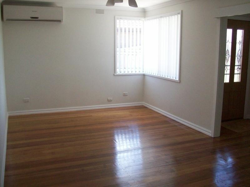 8 Neilsen Crescent, Bundoora VIC 3083