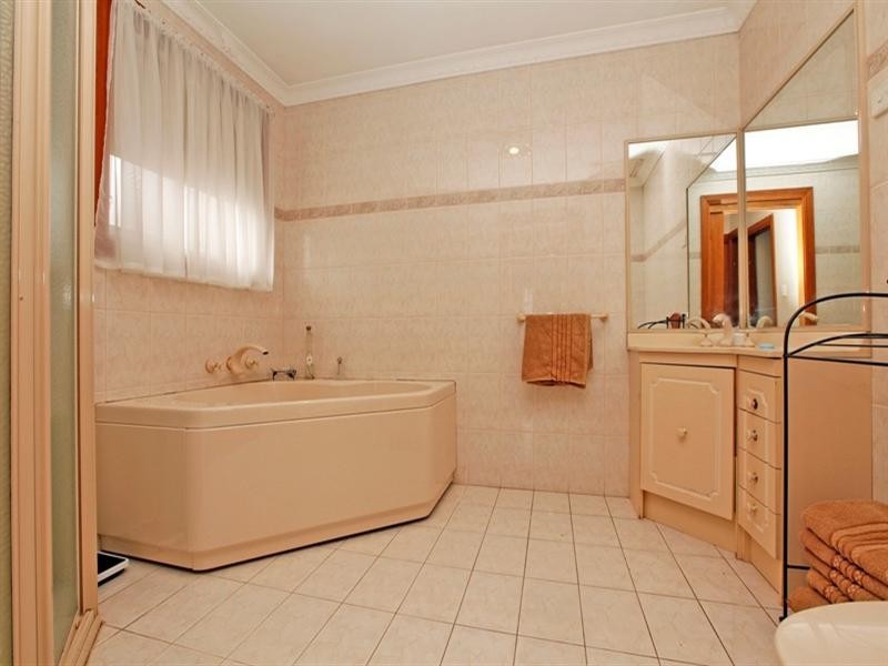 5 Parfrey Avenue, Lalor VIC 3075