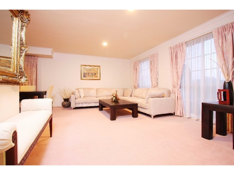 32 Wagstaff Drive, Mill Park VIC 3082