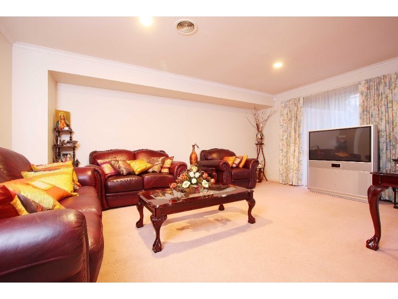 32 Wagstaff Drive, Mill Park VIC 3082