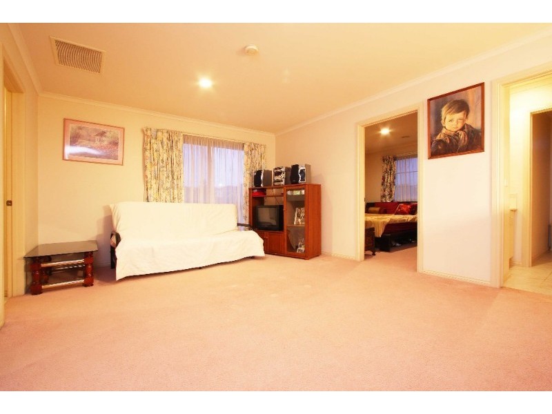 32 Wagstaff Drive, Mill Park VIC 3082