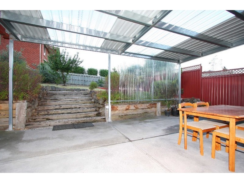 32 Wagstaff Drive, Mill Park VIC 3082