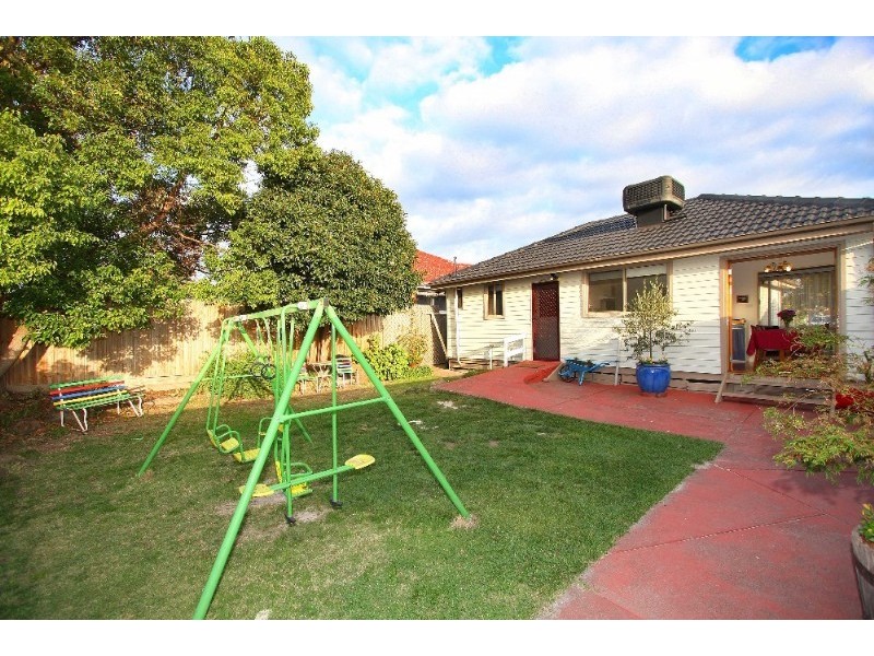 32 Flag Street, Kingsbury VIC 3083