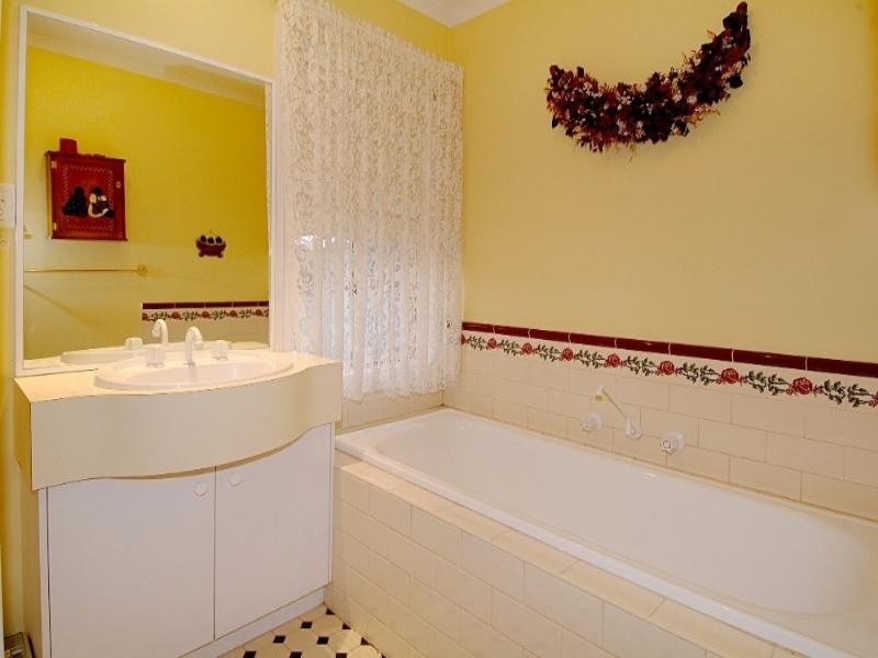 84 Stockdale Way, Mill Park VIC 3082