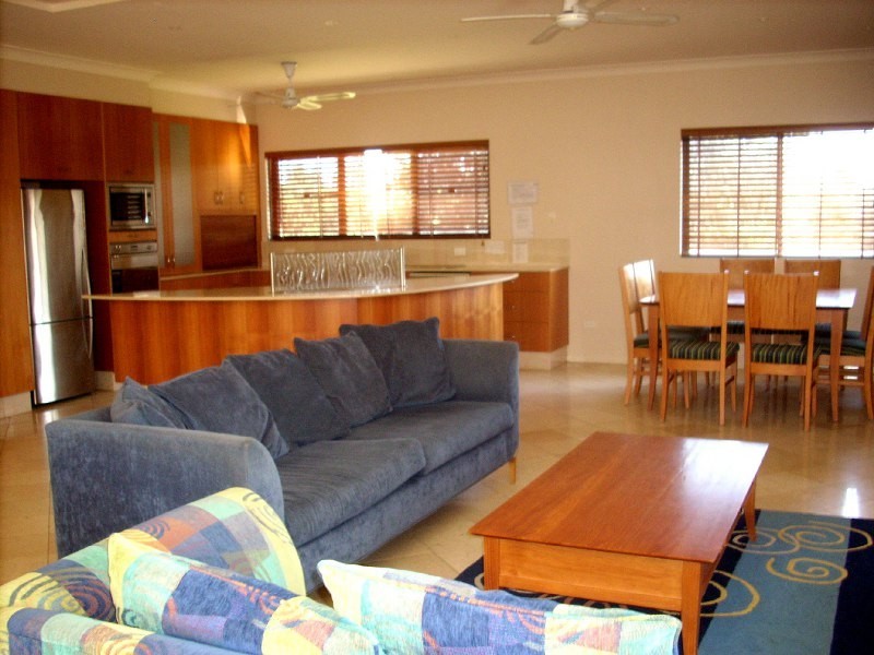 2/40 Lawson Street (Beach Break upstairs), Byron Bay NSW 2481