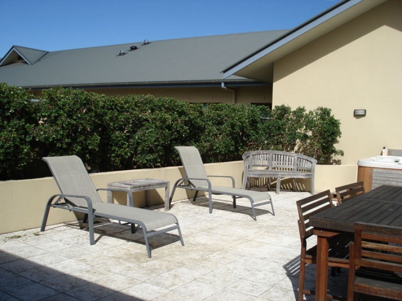 15-19 Fletcher St (Baywhalers), Byron Bay NSW 2481