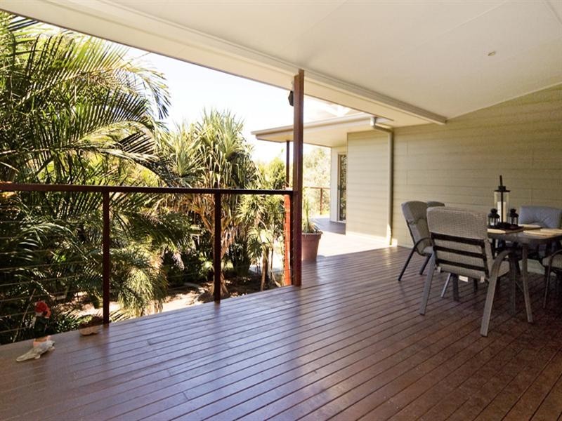 8 Surfside Crescent, Pottsville NSW 2489