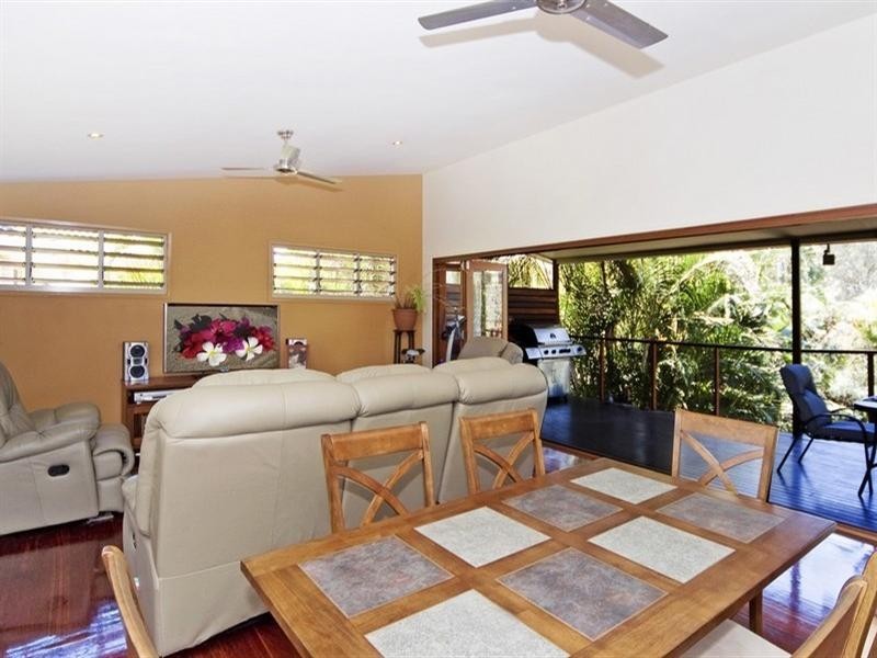 8 Surfside Crescent, Pottsville NSW 2489