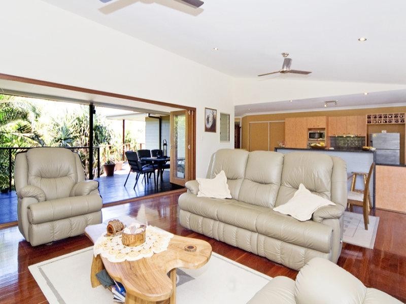 8 Surfside Crescent, Pottsville NSW 2489