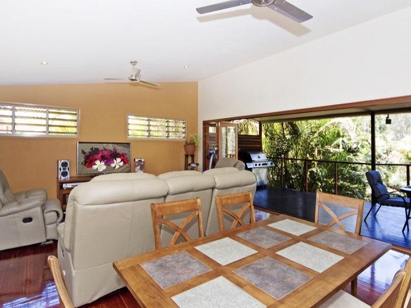 8 Surfside Crescent, Pottsville NSW 2489