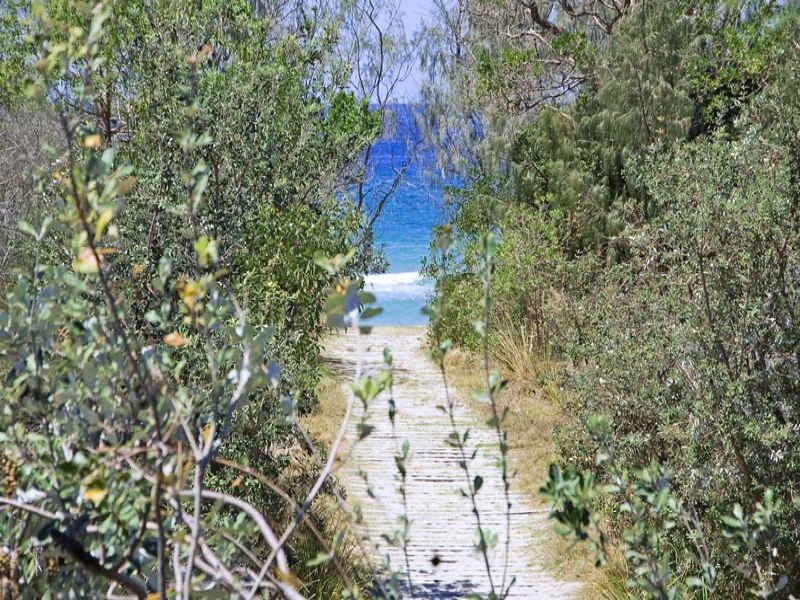 8 Surfside Crescent, Pottsville NSW 2489