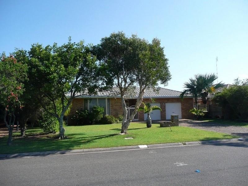 69 Andrew Avenue, Pottsville NSW 2489