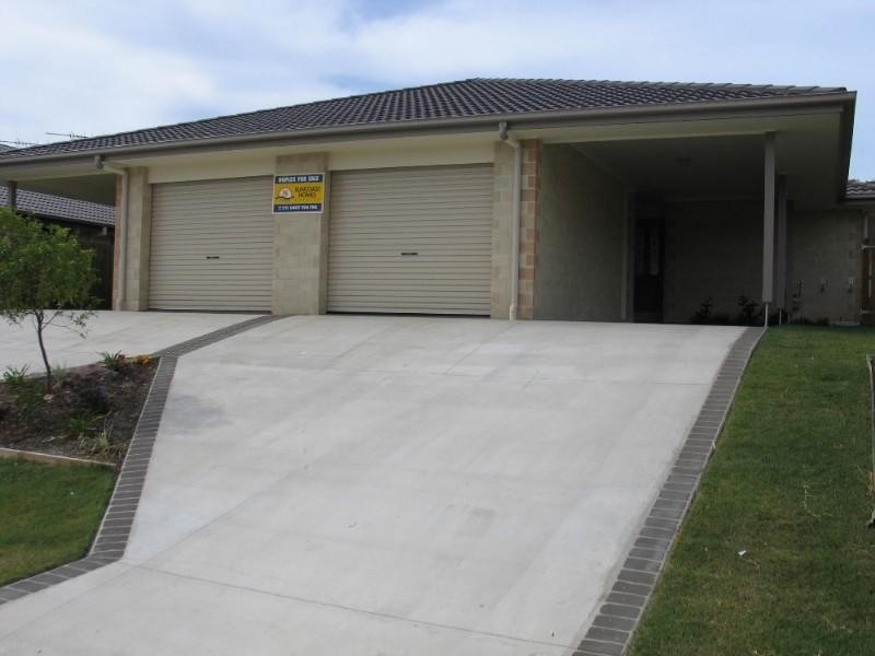 2/8 Mocha Way, Pimpama QLD 4209