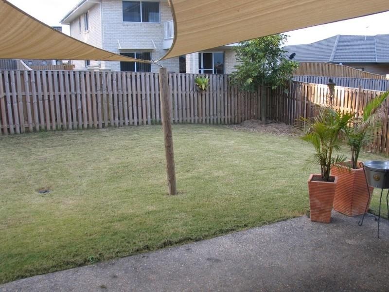 2/224 Billinghurst Crescent, Upper Coomera QLD 4209