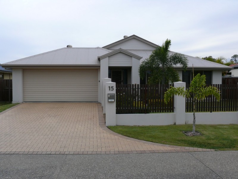 15 Fairbairn Court, Oxenford QLD 4210