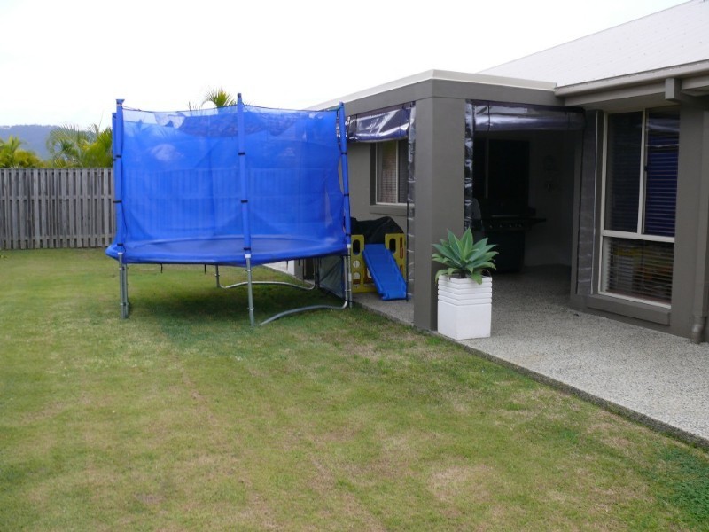 15 Fairbairn Court, Oxenford QLD 4210