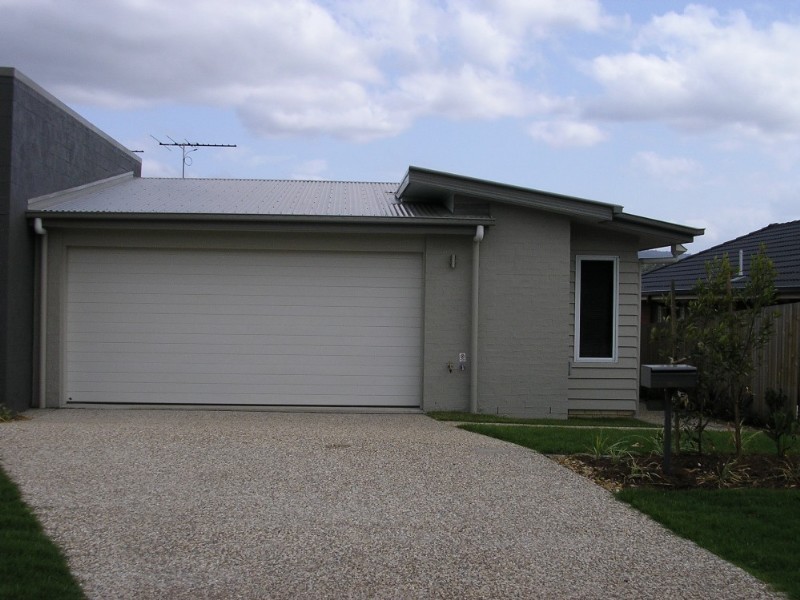 2/28 Armani Avenue, Pimpama QLD 4209