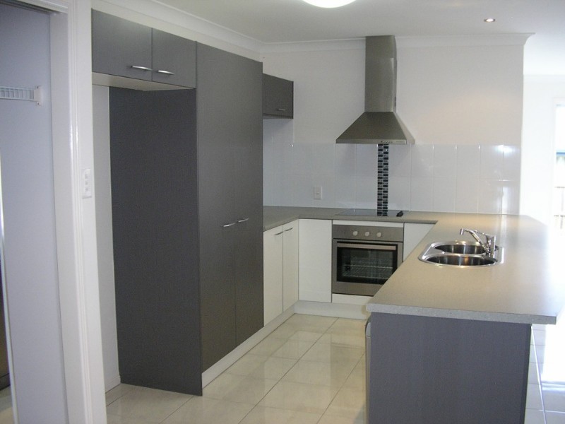 2/28 Armani Avenue, Pimpama QLD 4209