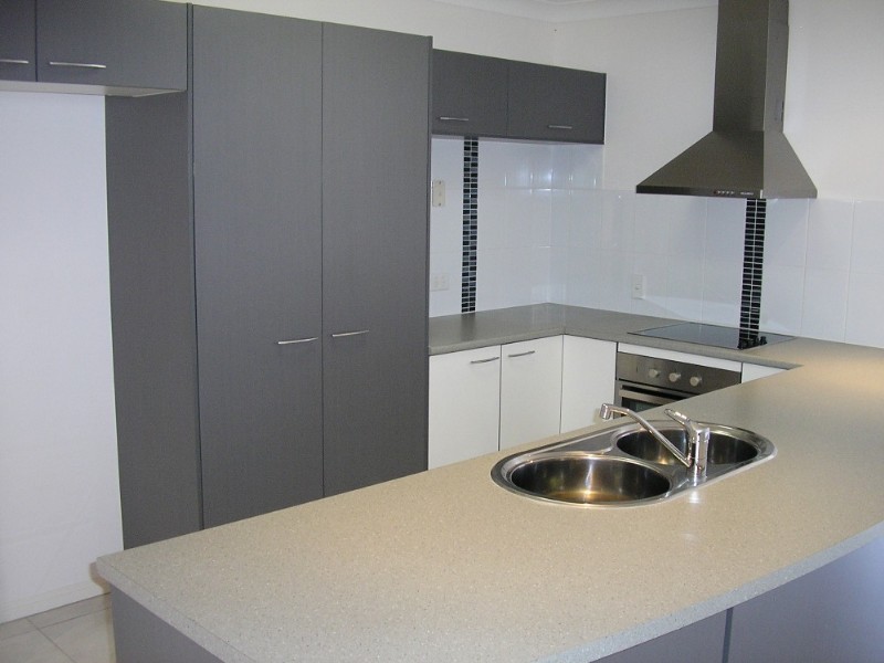 2/28 Armani Avenue, Pimpama QLD 4209