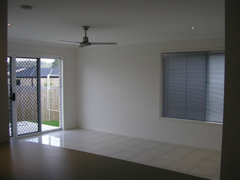 2/28 Armani Avenue, Pimpama QLD 4209