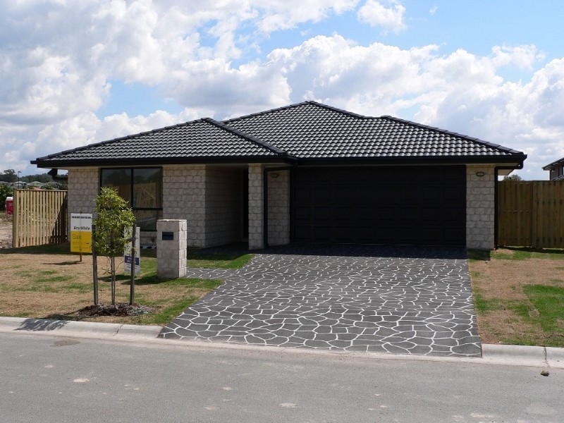 8 Runway Drive, Upper Coomera QLD 4209