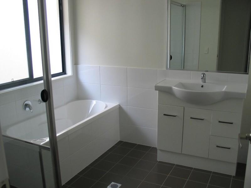 1/1 Monza Drive, Oxenford QLD 4210