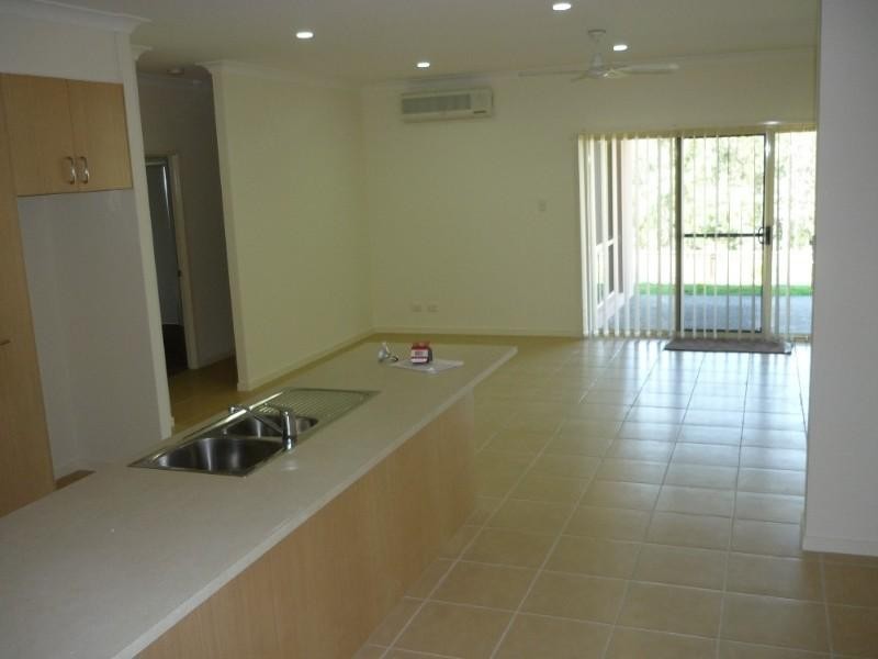 18 Berrimillia Lane, Coomera QLD 4209