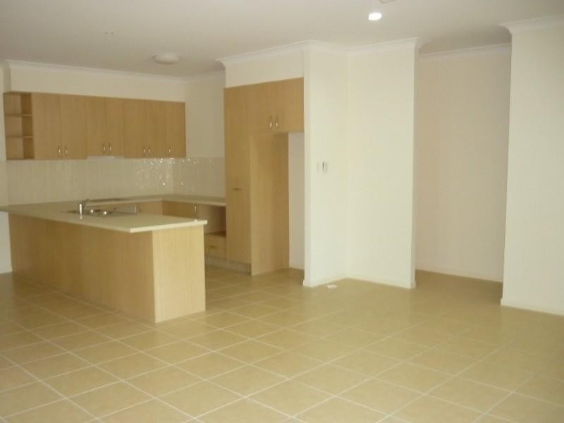 18 Berrimillia Lane, Coomera QLD 4209