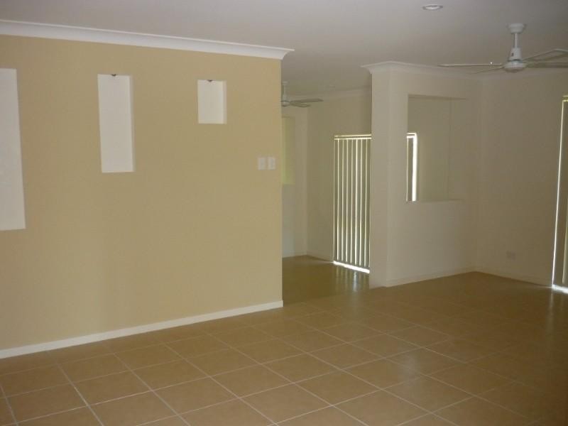 18 Berrimillia Lane, Coomera QLD 4209