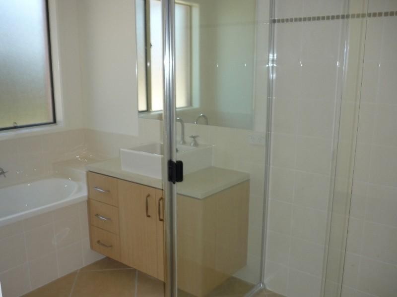 18 Berrimillia Lane, Coomera QLD 4209